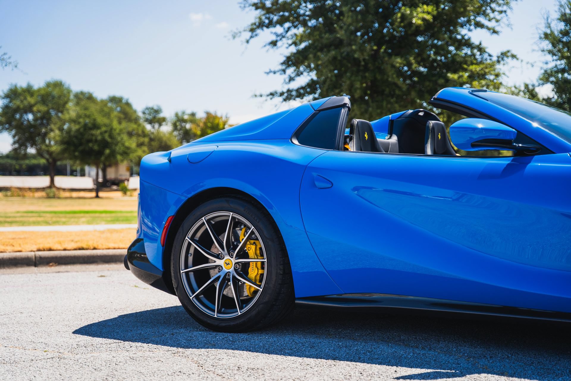 Used 2022 Ferrari 812 GTS RWD image 33