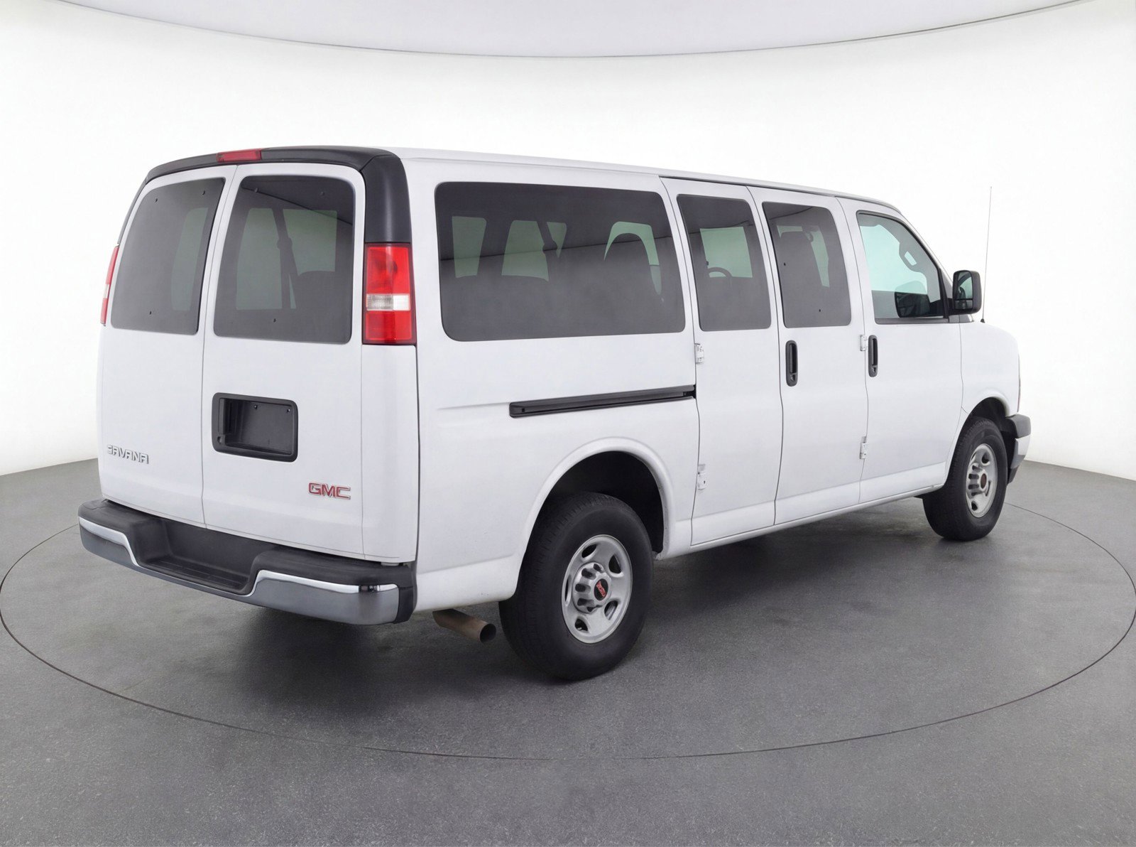 Used 2025 GMC Savana 3500 LT w/ LT Preferred Equipment Group image 9