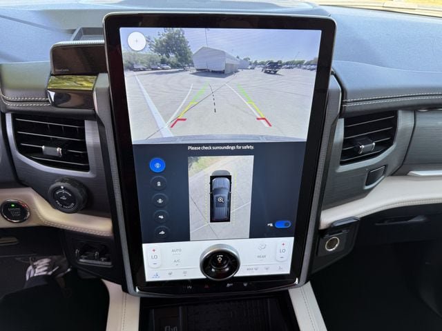 Used 2024 Ford Expedition Platinum RWD image 17