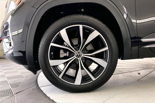 Used 2025 Volkswagen Atlas SEL Premium R-Line image 9