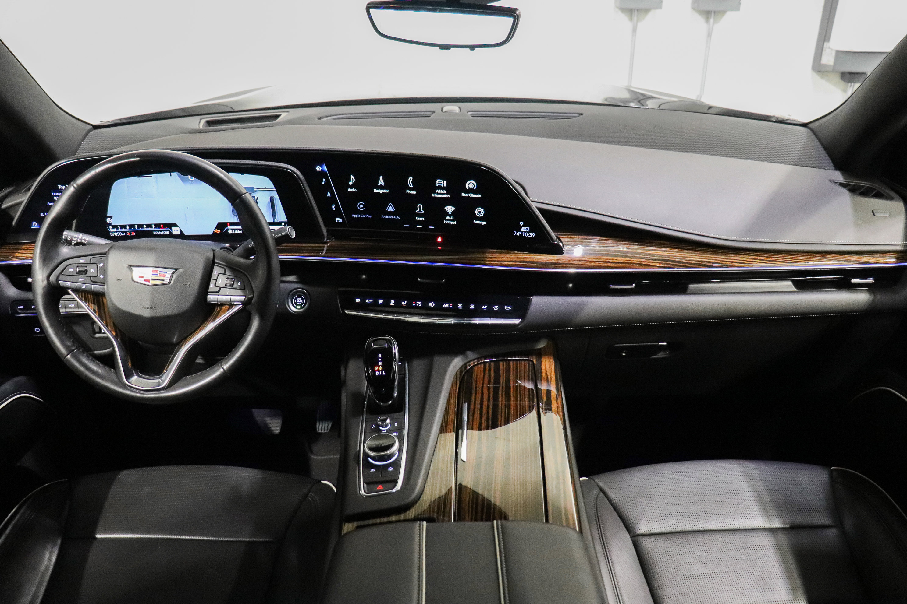 Used 2022 Cadillac Escalade Premium Luxury image 28