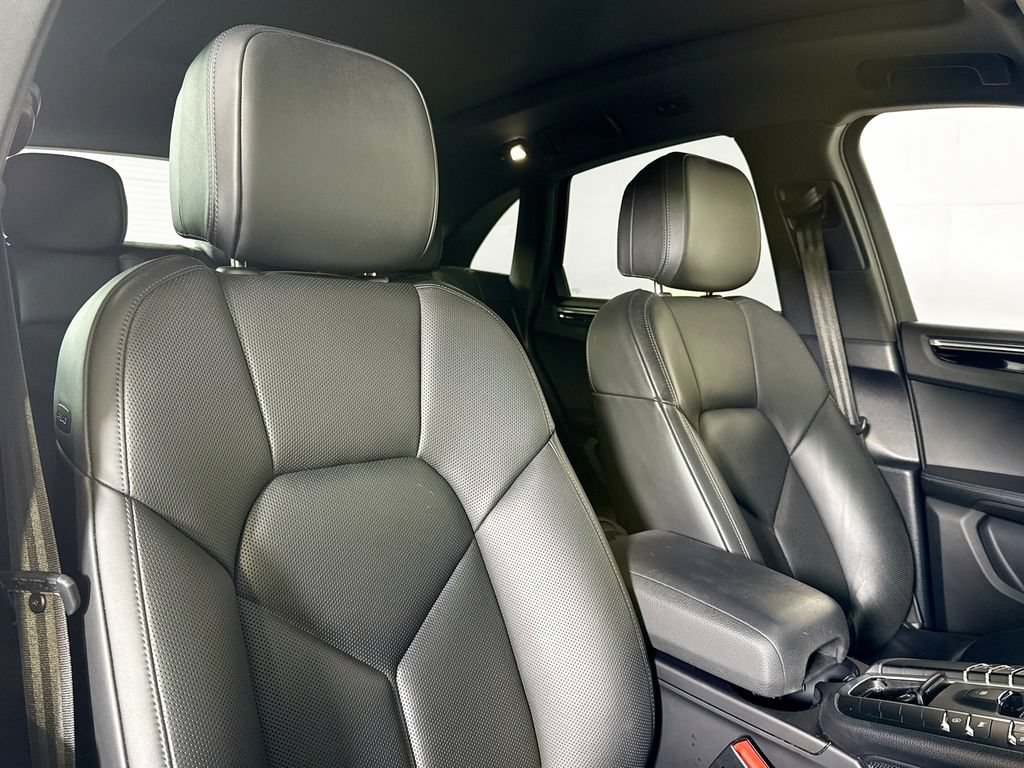 Certified 2020 Porsche Macan AWD/4WD image 18