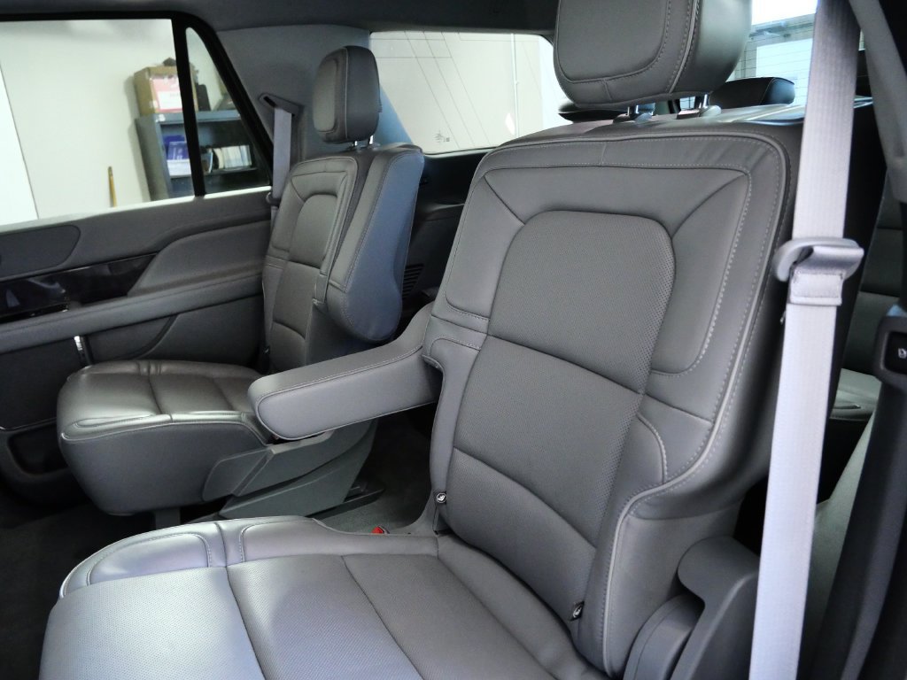 Used 2019 Lincoln Navigator Select w/ Technology Package AWD/4WD image 13