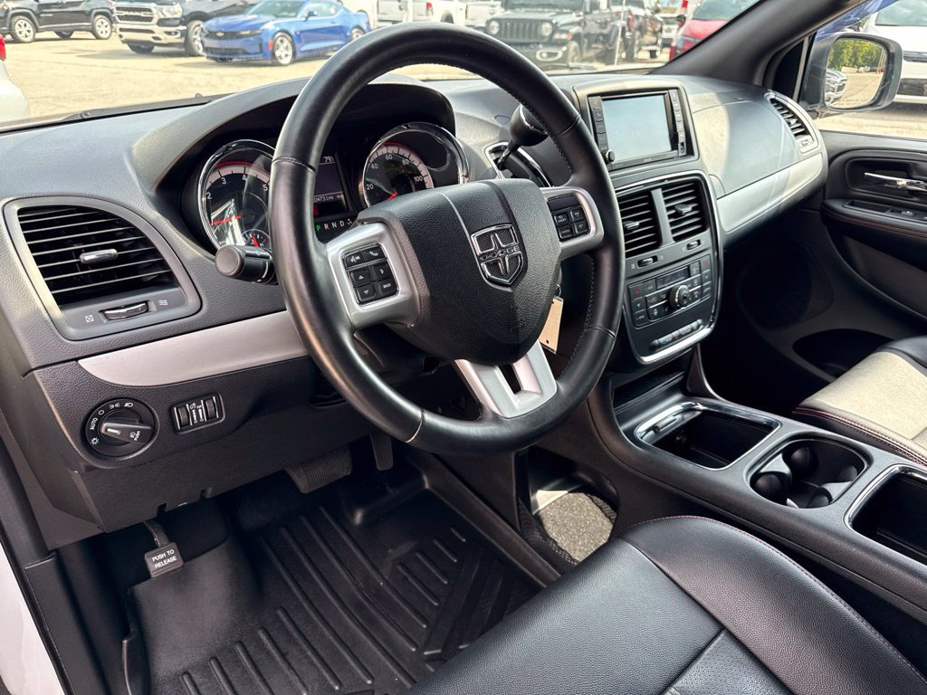 Used 2019 Dodge Grand Caravan GT FWD image 2