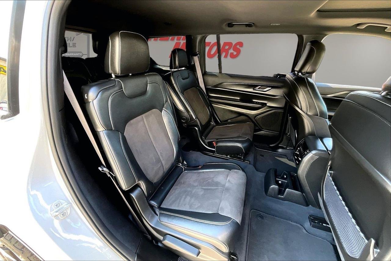 Used 2023 Jeep Grand Cherokee L Laredo AWD/4WD image 26
