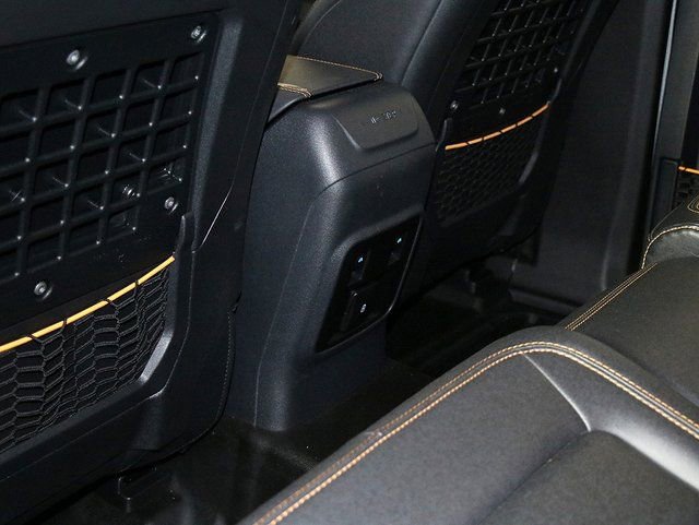 Used 2024 Ford Bronco Badlands image 15