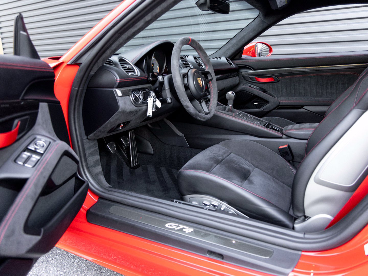 Certified 2020 Porsche 718 Cayman GT4 RWD image 28