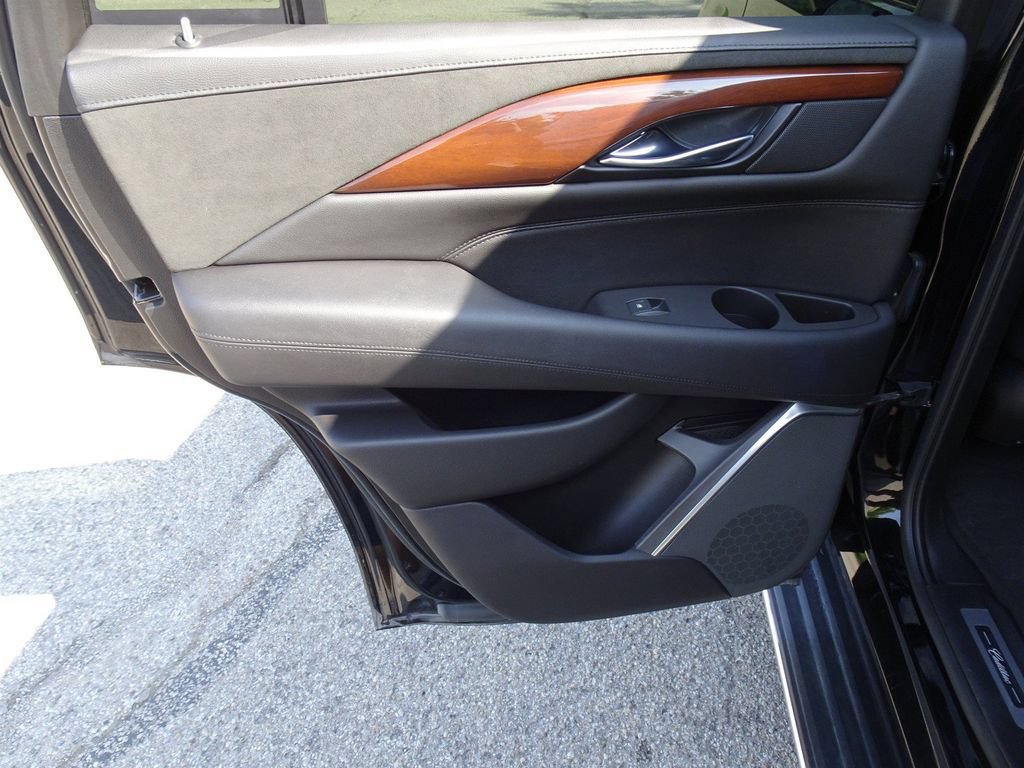 Used 2020 Cadillac Escalade Luxury AWD/4WD image 15