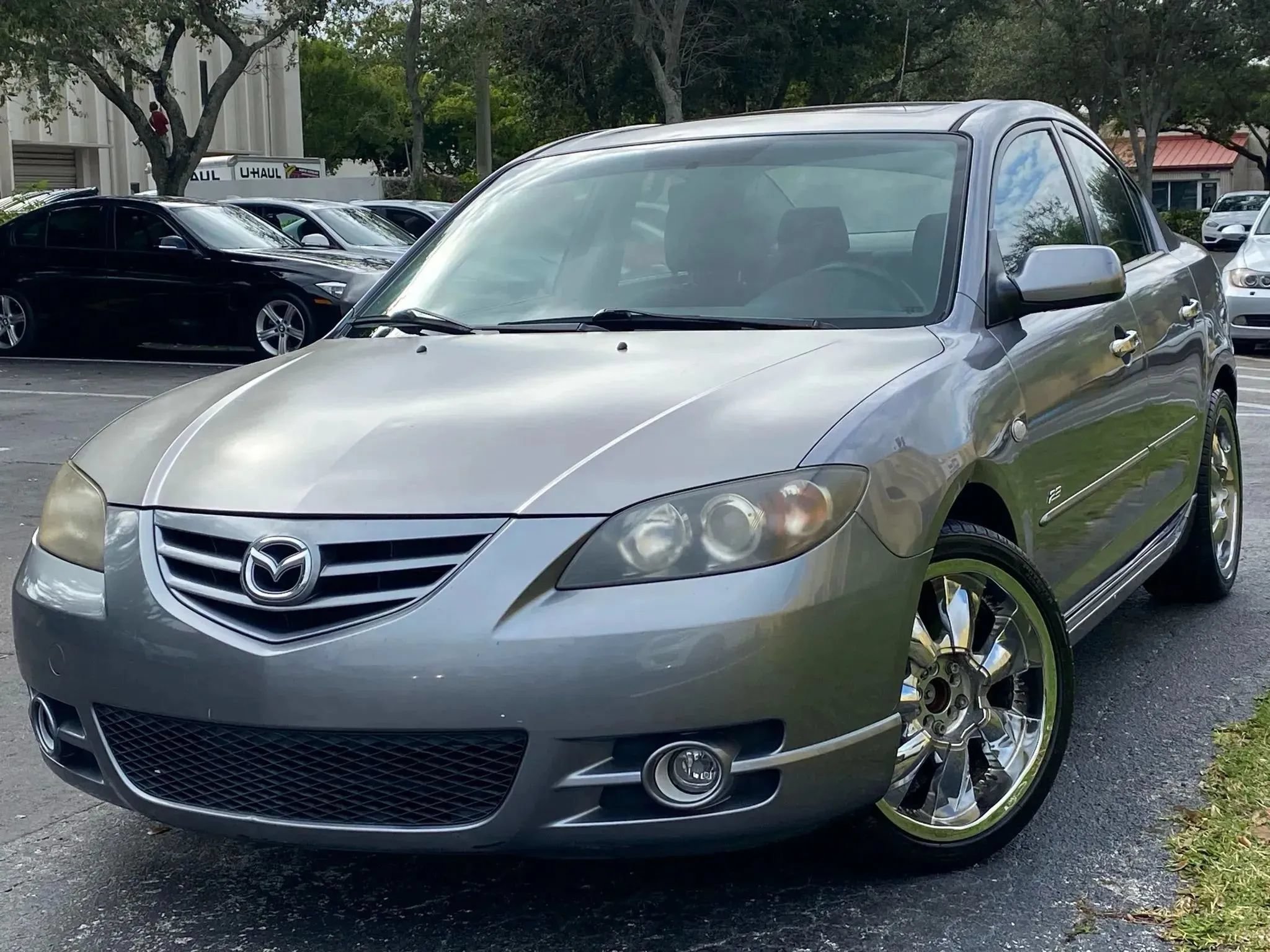 Used 2005 MAZDA MAZDA3 s w/ Moonroof & 6-CD Pkg FWD image 2
