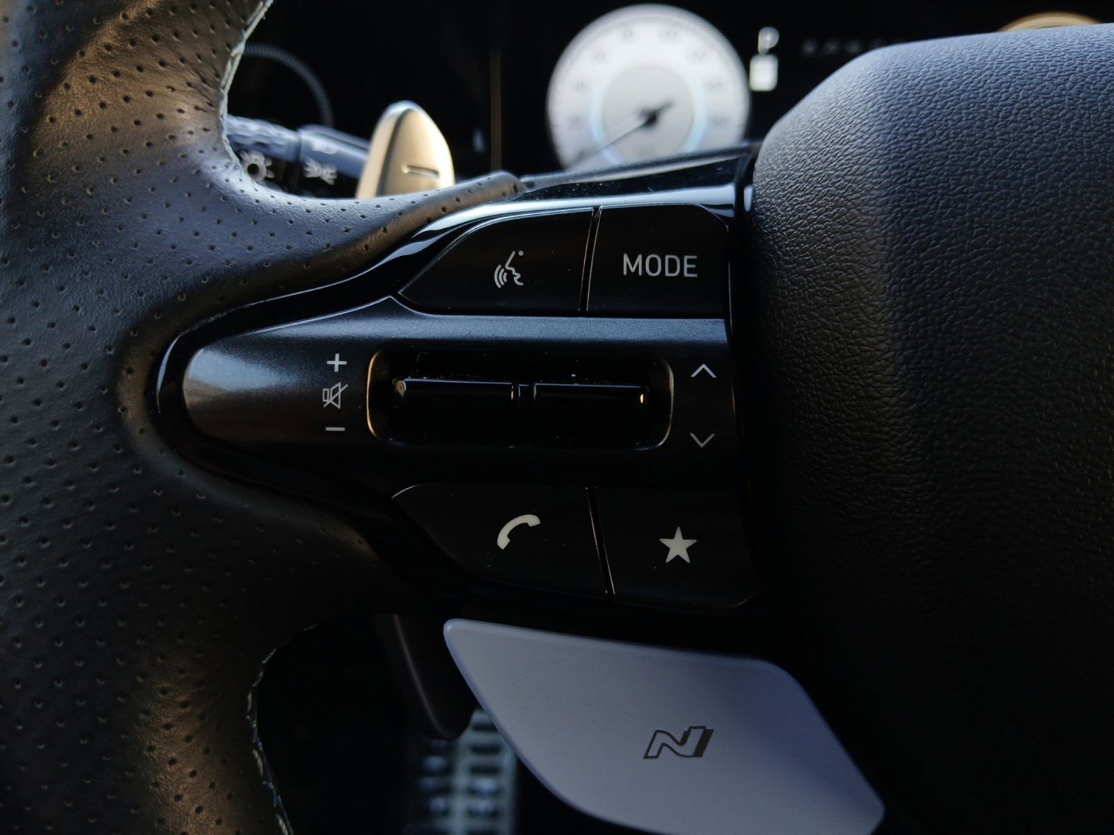 Certified 2025 Hyundai Elantra N Base image 23