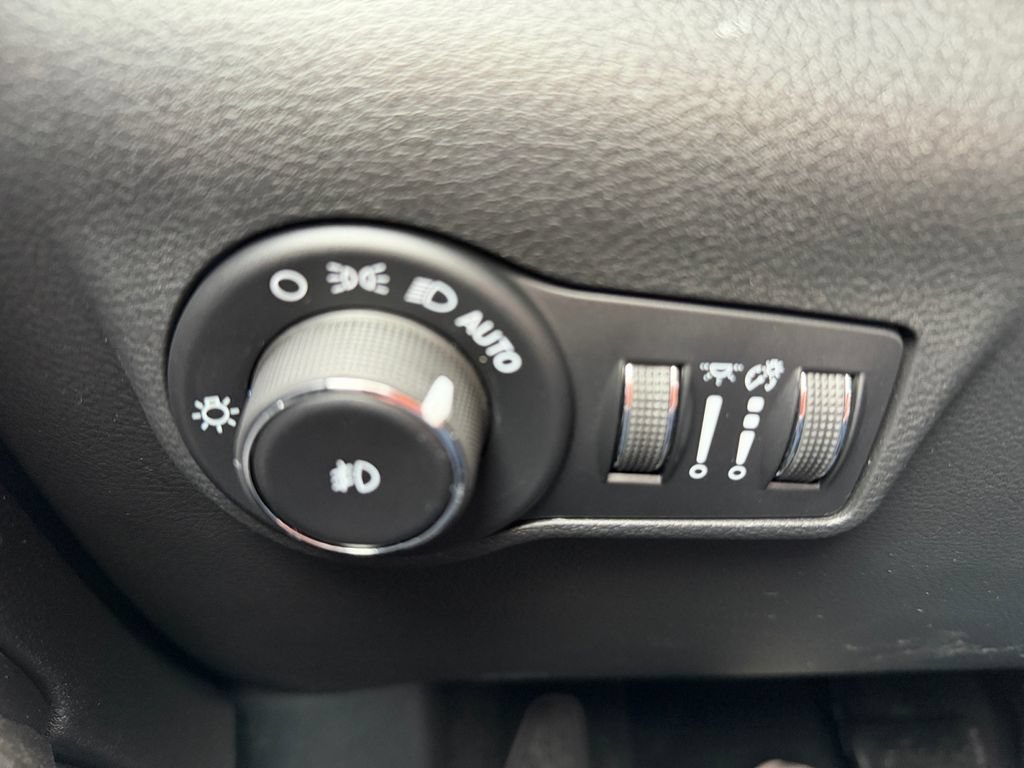 New 2026 Jeep Compass Latitude AWD/4WD image 18