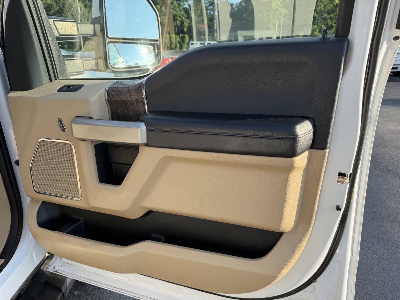 Used 2017 Ford F250 Lariat w/ Lariat Value Package AWD/4WD image 19