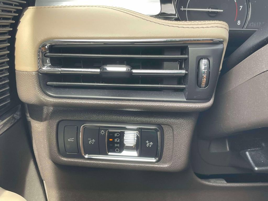 Used 2022 Lincoln Corsair AWD w/ Equipment Group 101A image 19