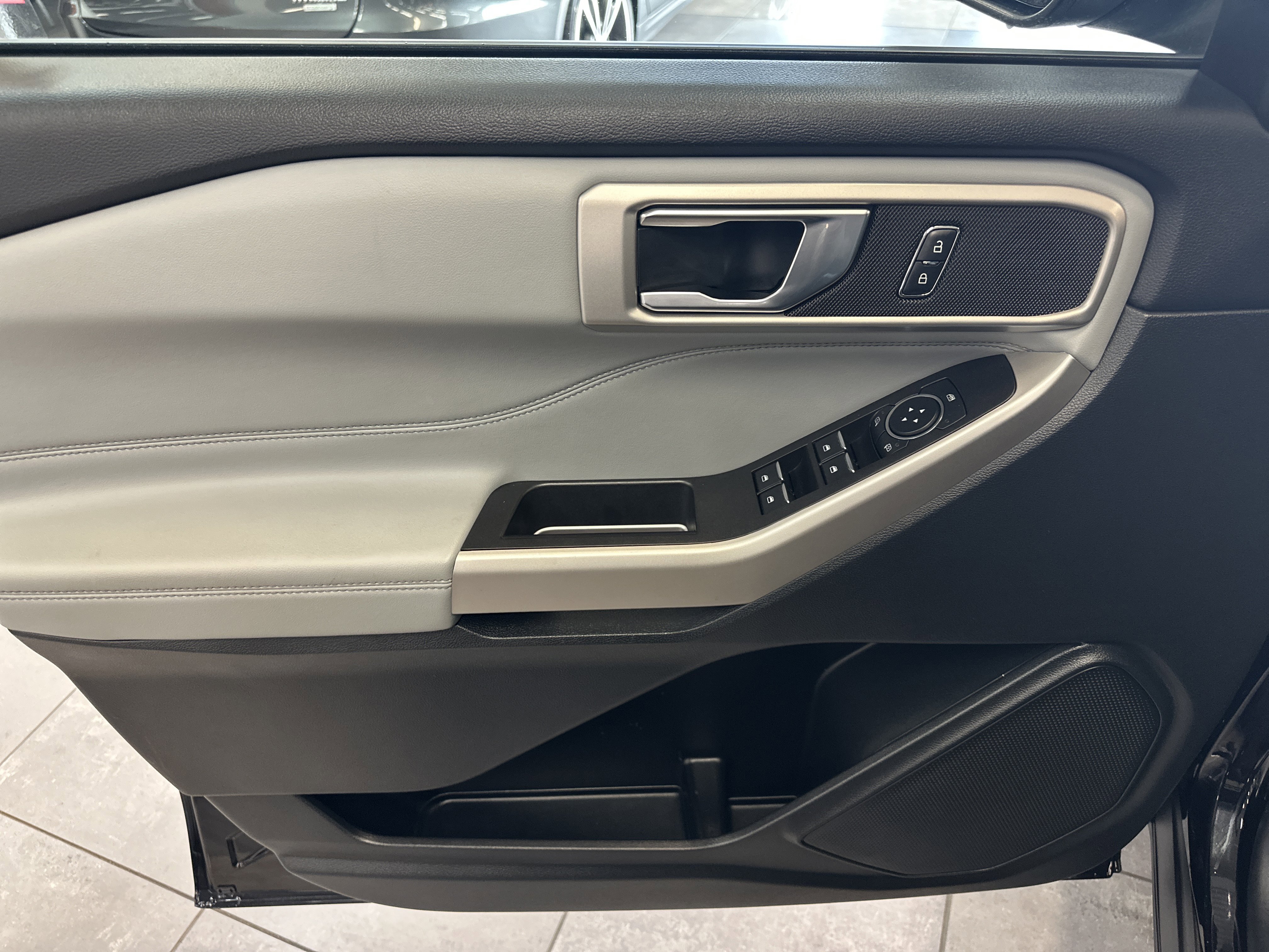 Used 2023 Ford Explorer XLT w/ Equipment Group 202A image 21