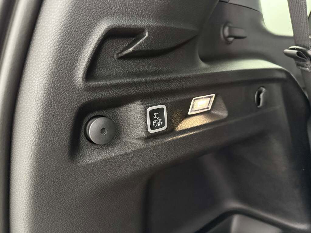 New 2025 Jeep Grand Cherokee L Laredo image 34