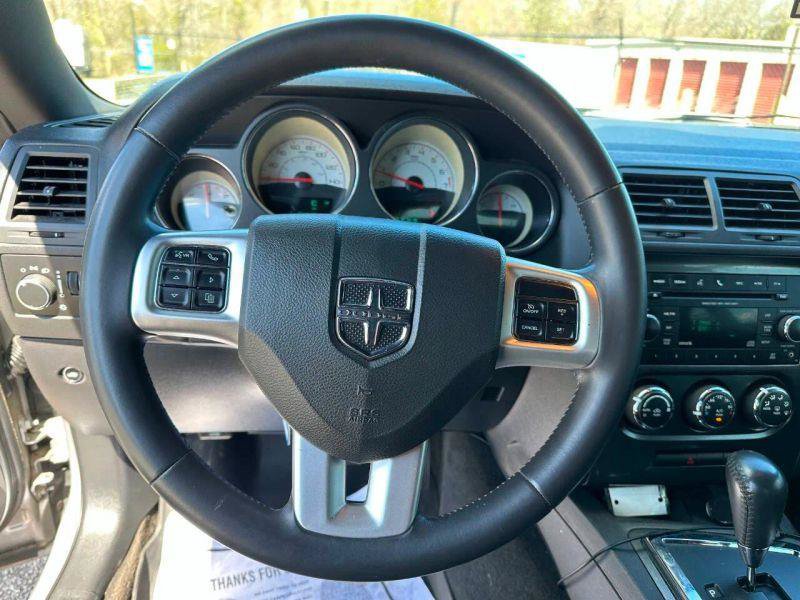 Used 2014 Dodge Challenger SXT RWD image 15
