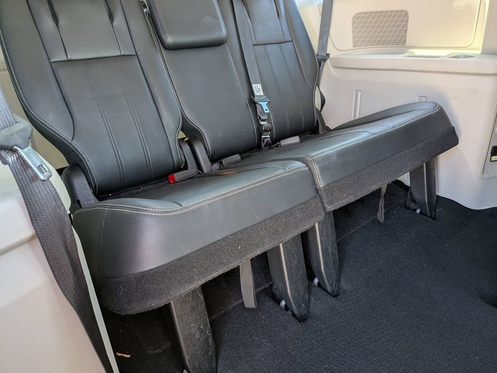Used 2015 Chrysler Town & Country LX FWD image 30
