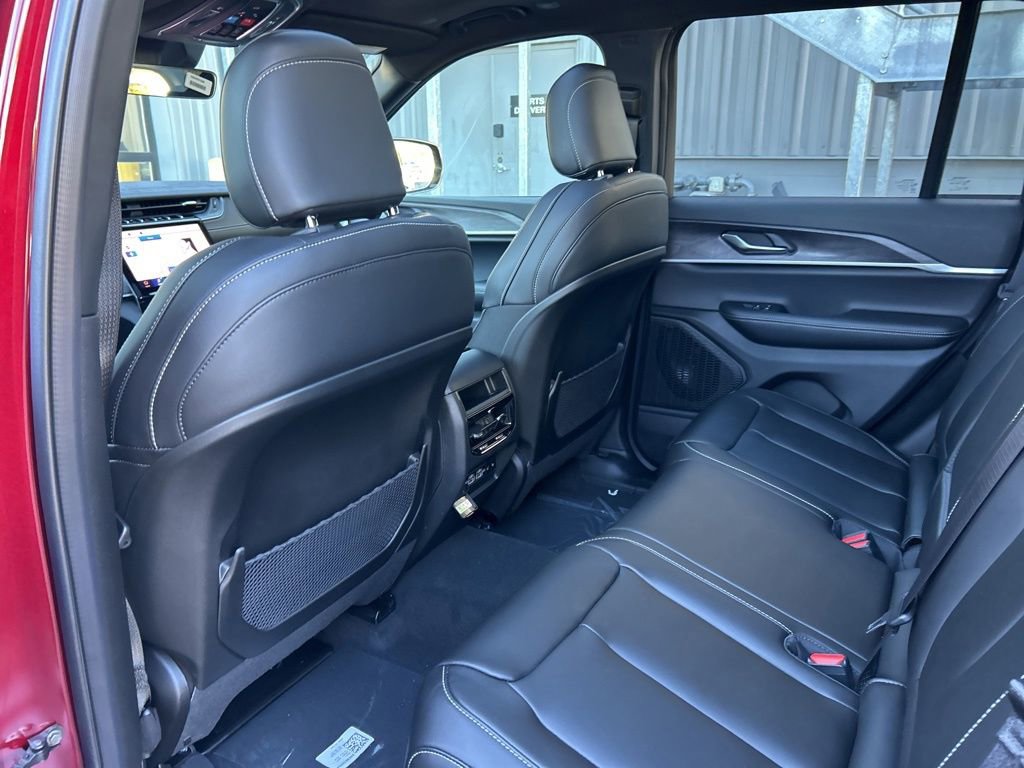 New 2025 Jeep Grand Cherokee Limited w/ Black Appearance Package image 35