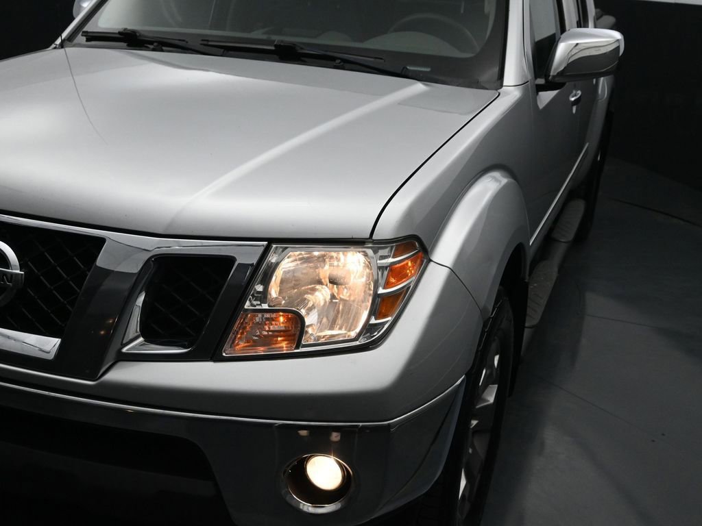 Used 2014 Nissan Frontier SL w/ SL Moonroof Package image 9