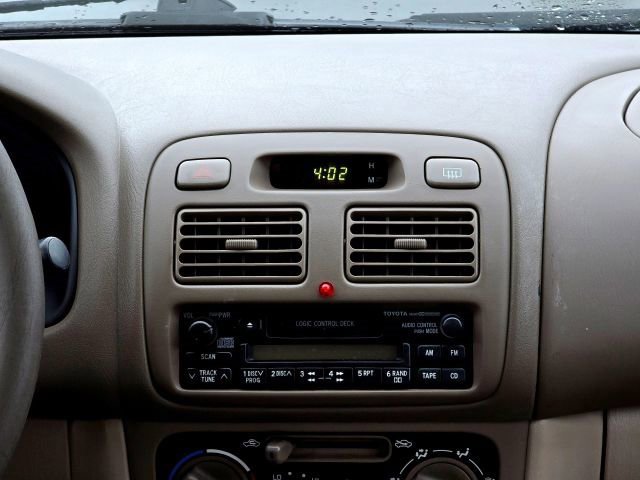 Used 2000 Toyota Corolla CE image 18