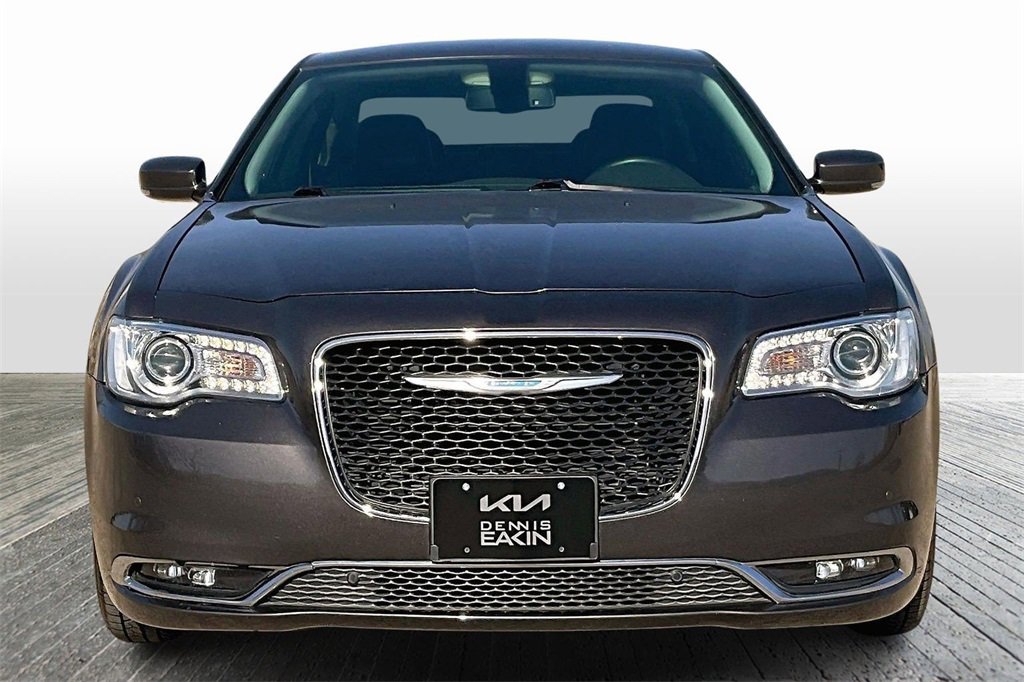 Used 2021 Chrysler 300 Touring L image 3