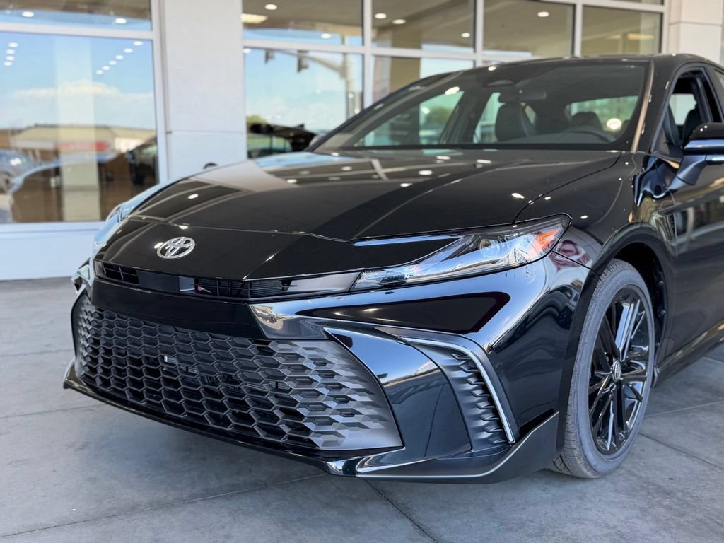Used 2026 Toyota Camry SE FWD image 3
