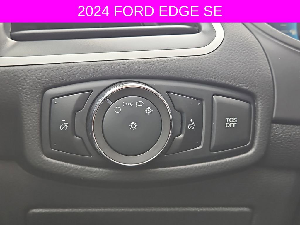 Used 2024 Ford Edge SE image 23