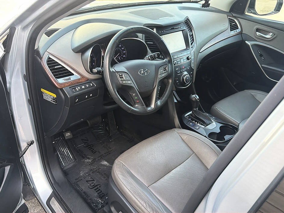 Used 2018 Hyundai Santa Fe FWD w/ Cargo Package image 5