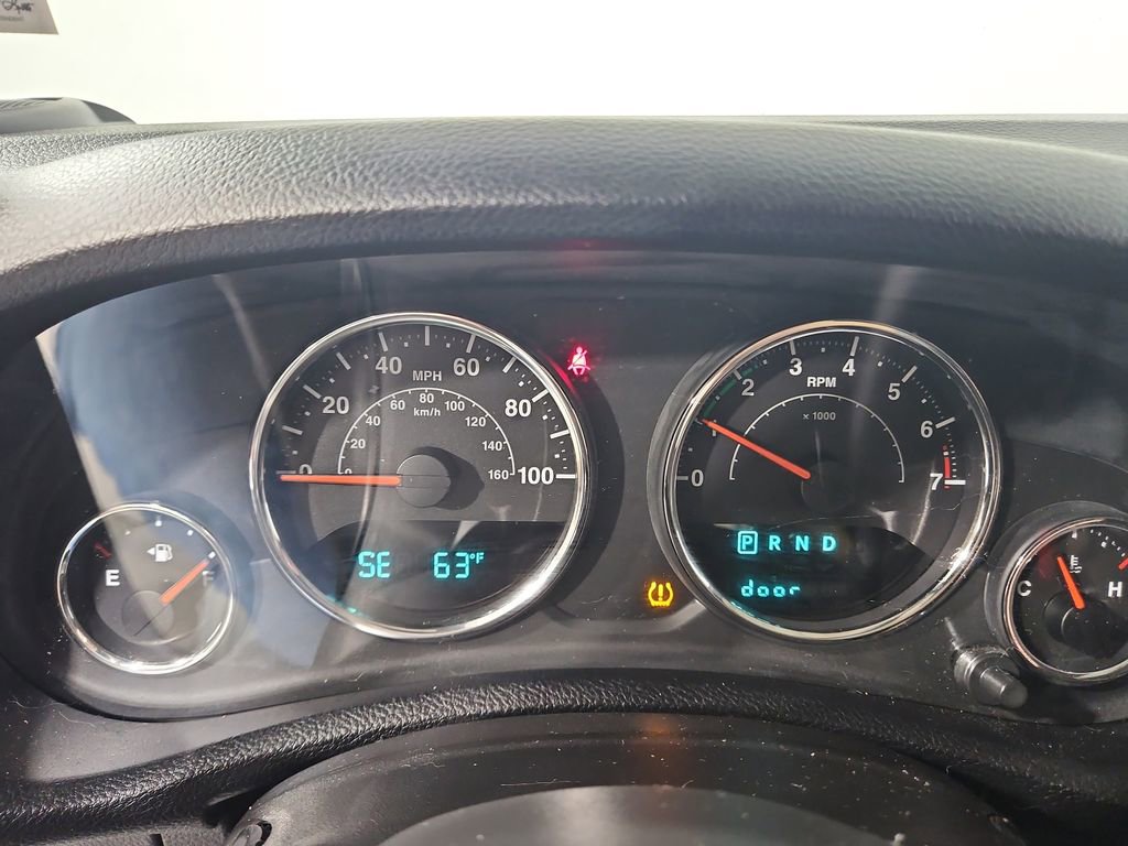 Used 2015 Jeep Wrangler Unlimited Sahara image 16