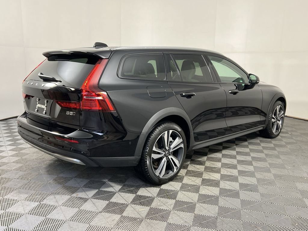Certified 2025 Volvo V60 B5 Cross Country Plus image 12
