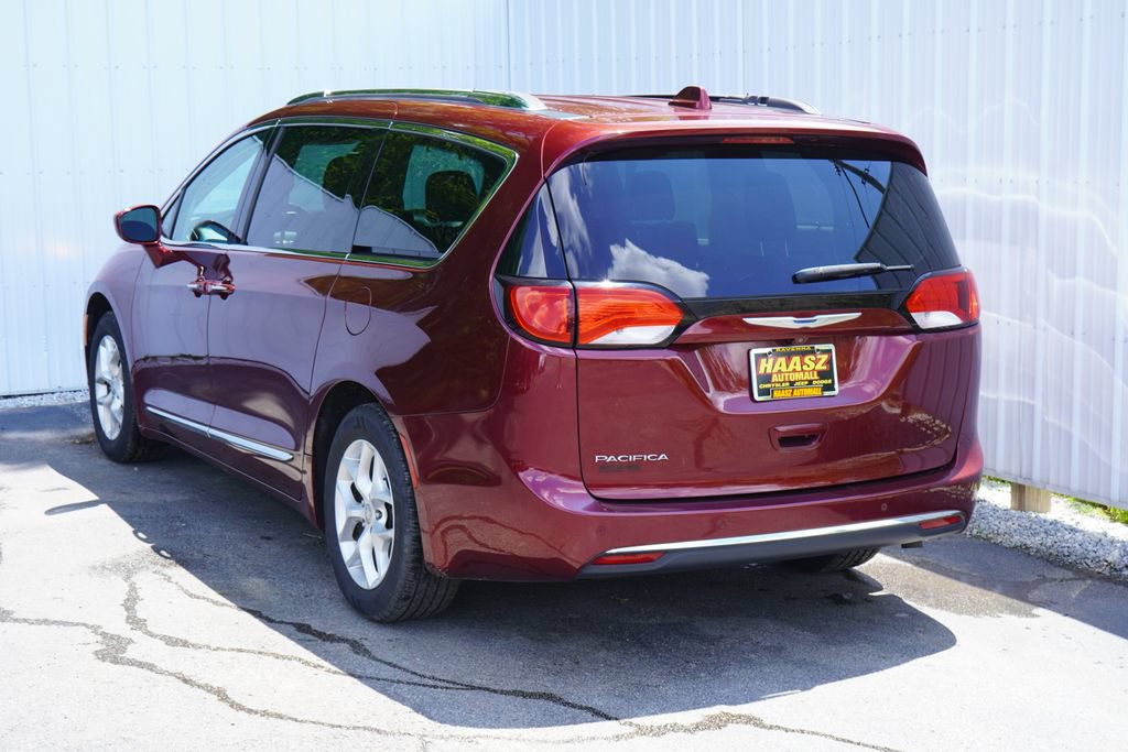 Used 2017 Chrysler Pacifica Touring-L Plus w/ Tire & Wheel Group FWD image 4