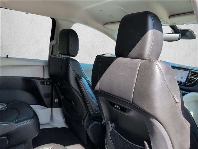 Used 2023 Chrysler Pacifica Touring-L image 19