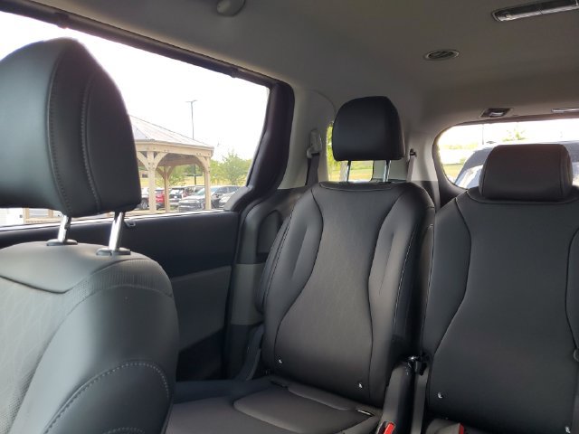 New 2027 Kia Carnival EX FWD image 10