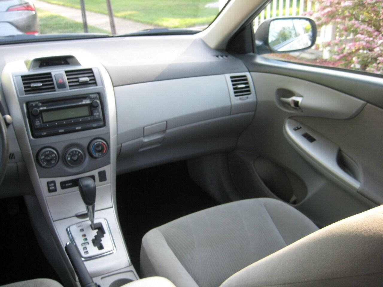 Used 2012 Toyota Corolla LE image 18