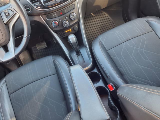 Used 2022 Chevrolet Trax LT w/ LT Convenience Package image 9