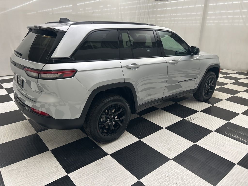 New 2025 Jeep Grand Cherokee Altitude AWD/4WD image 3