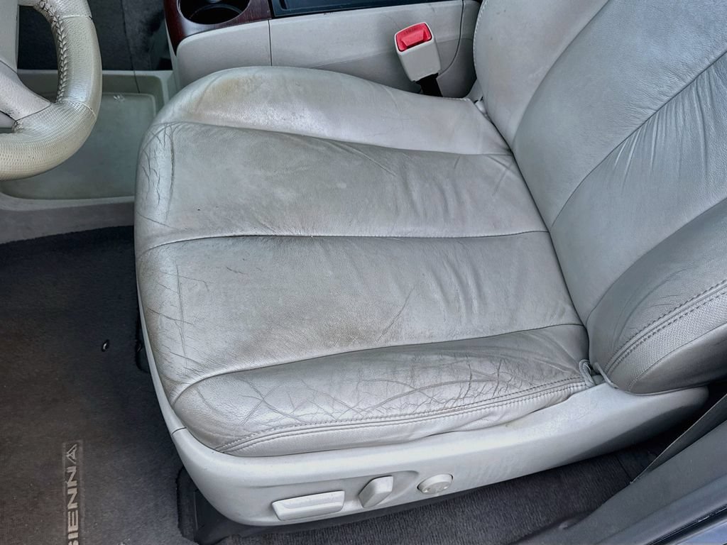Used 2011 Toyota Sienna XLE FWD image 23