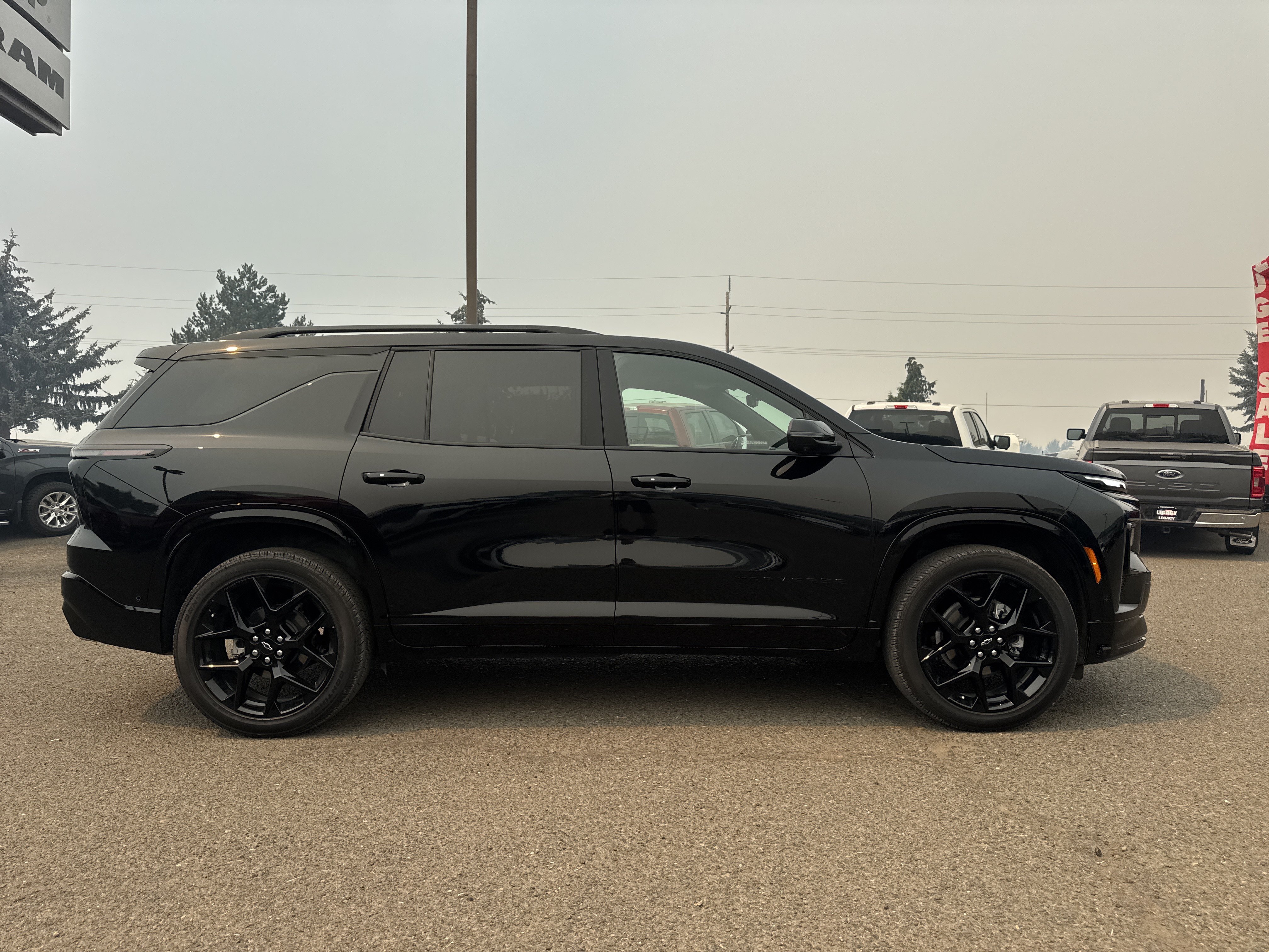 Used 2026 Chevrolet Traverse RS w/ LPO, Floor Liner Package AWD/4WD image 2