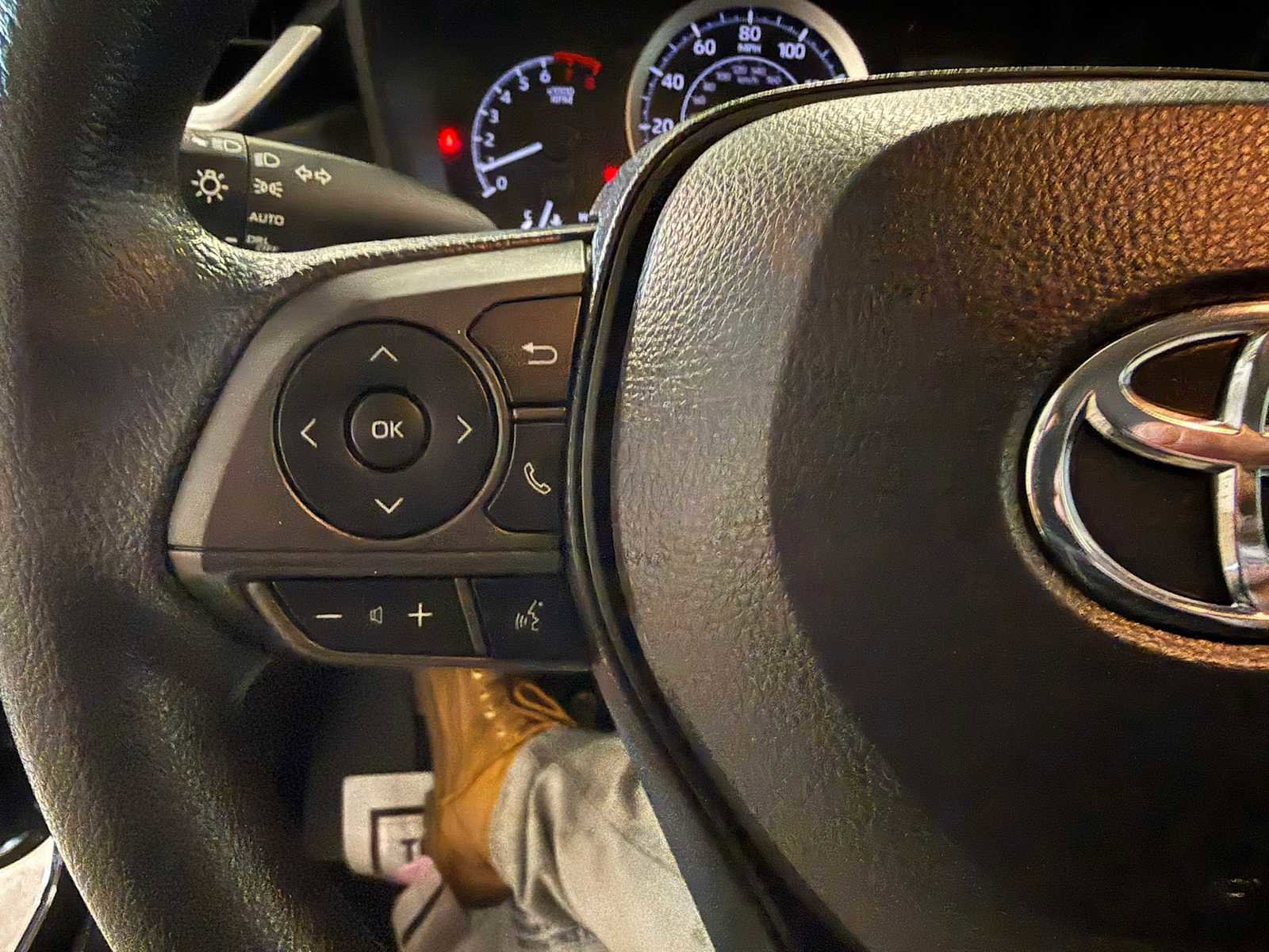 Certified 2020 Toyota Corolla LE FWD image 29