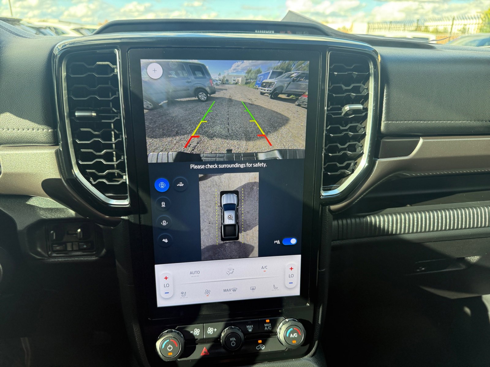 Used 2024 Ford Ranger Lariat w/ FX4 Off-Road Package image 23