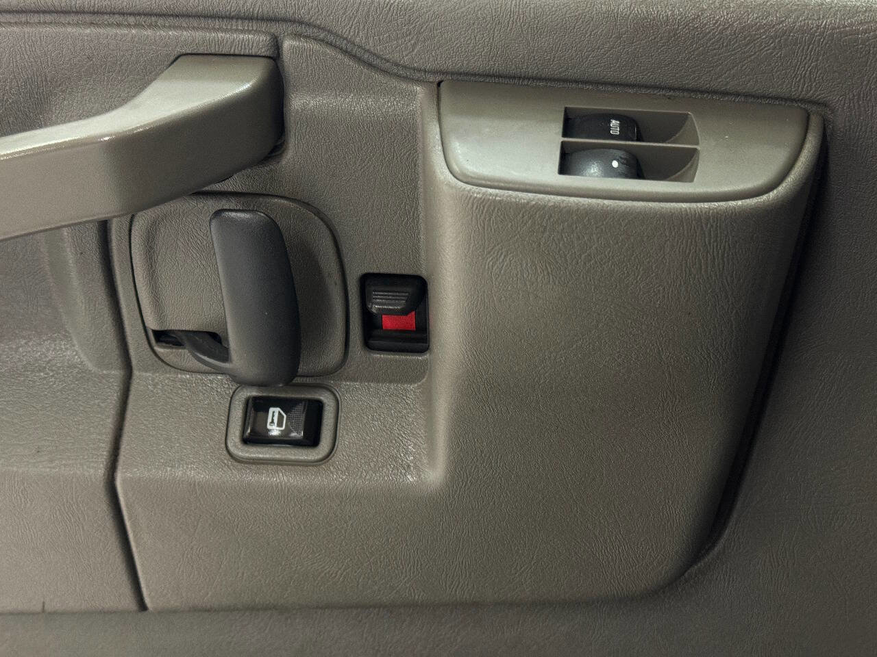 Used 2017 GMC Savana 2500 image 86