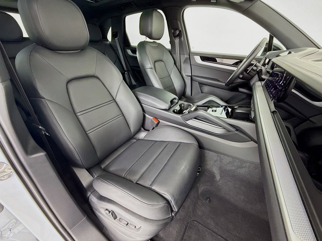 Certified 2025 Porsche Cayenne E-Hybrid image 30