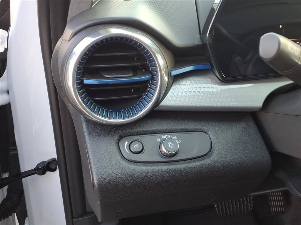 New 2026 Chevrolet Trax LT w/ Driver Confidence Package FWD image 15