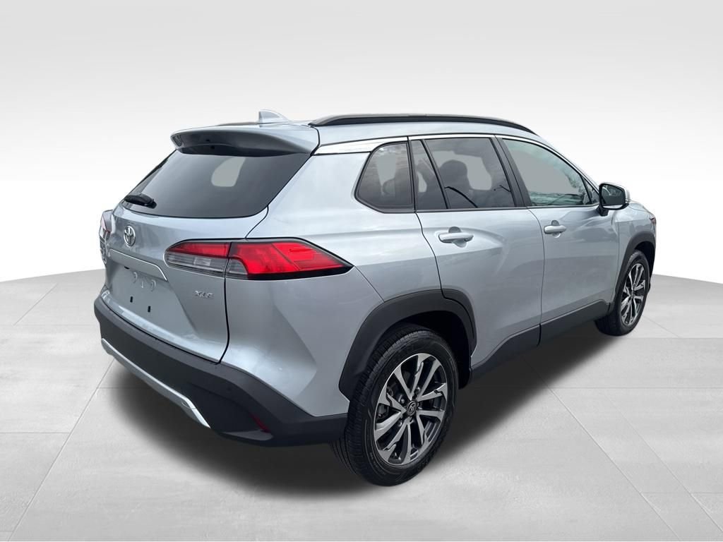 Used 2023 Toyota Corolla Cross XLE image 5
