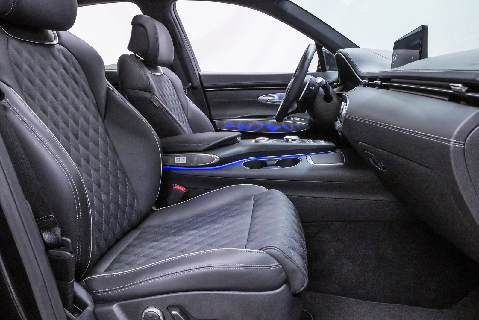 Certified 2025 Genesis GV70 3.5T Sport w/ Sport Advanced Package image 14