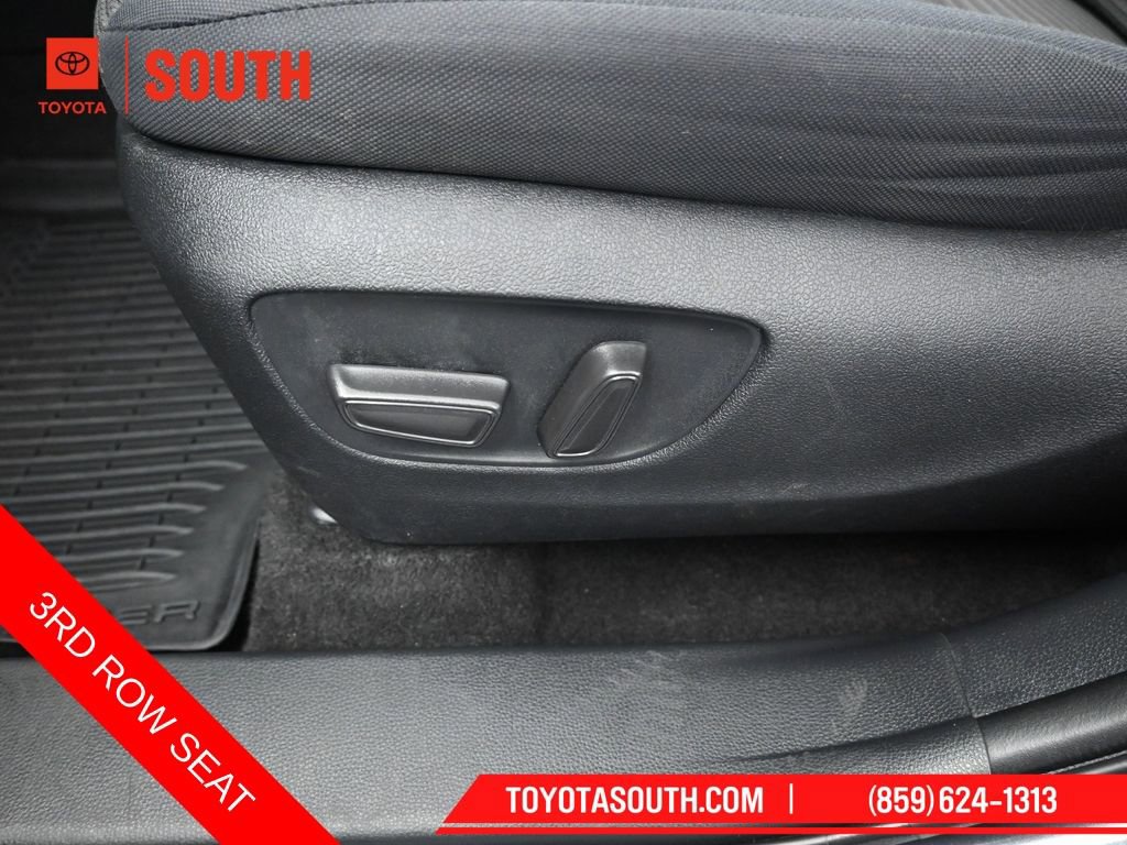 Used 2023 Toyota Highlander L FWD image 23