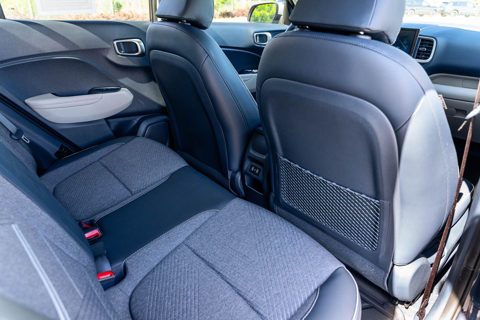 Used 2025 Hyundai Venue Limited FWD image 16