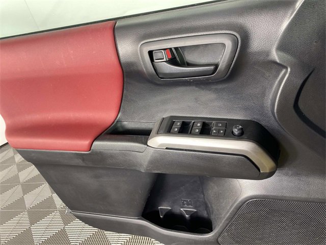 Used 2020 Toyota Tacoma SR5 image 21