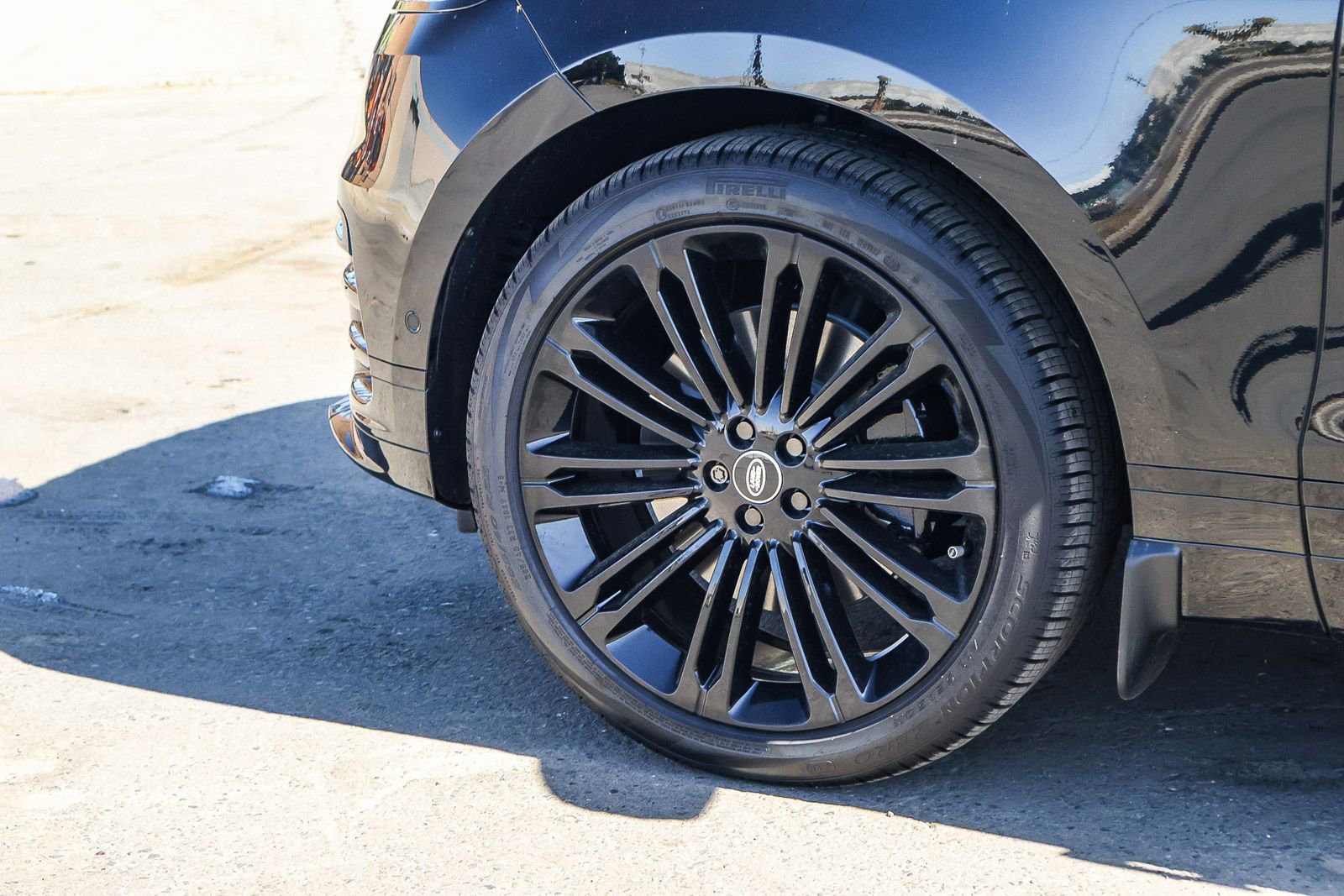 New 2026 Land Rover Range Rover Velar Dynamic SE image 9