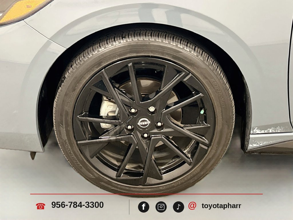 Used 2025 Nissan Sentra SR w/ Midnight Edition FWD image 27